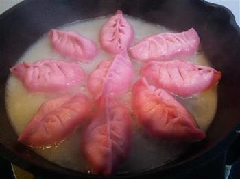 酸菜猪肉煎饺的做法步骤5
