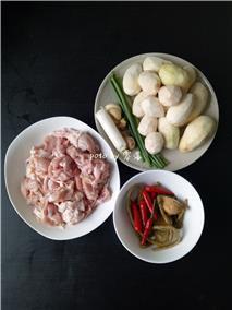 川菜芋儿鸡的做法步骤1