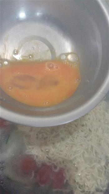 小蕃茄鸡蛋汤面的做法图解6