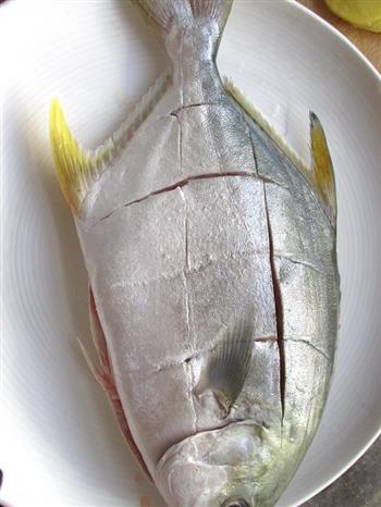 清蒸银鲳鱼的做法图解2