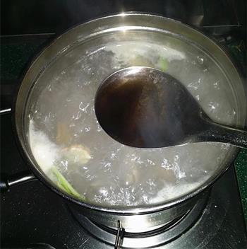 青萝卜排骨汤的做法步骤4