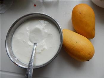 芒果酸奶昔的做法图解1