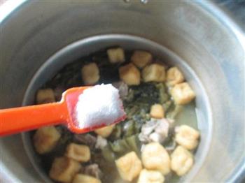 小油豆腐酸菜煮龙骨的做法图解7