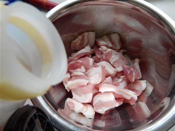 土豆粉蒸肉的做法步骤2