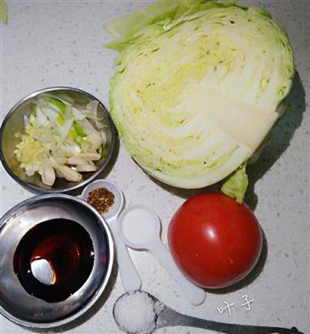 西红柿炒圆白菜的做法图解1