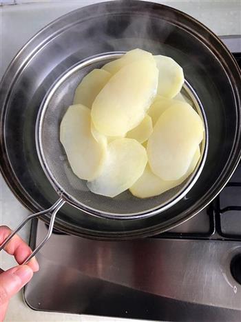 水煮洋芋片的做法步骤4