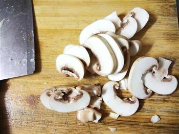 冬笋蘑菇鸡丝汤的做法图解3