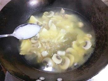 冬笋蘑菇鸡丝汤的做法图解9
