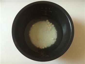 川贝雪梨糯米粥的做法步骤3