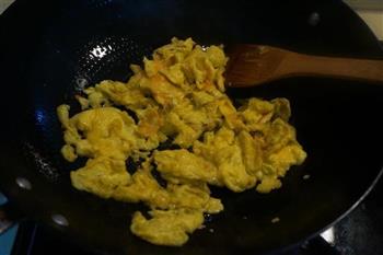 蒜黄炒鸡蛋的做法步骤5