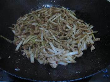 韭黄炒肉丝的做法步骤8