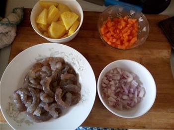 鲜虾菠萝饭的做法步骤1
