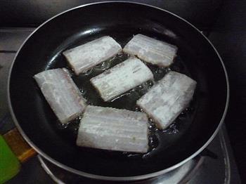 椒盐干煎带鱼的做法步骤7
