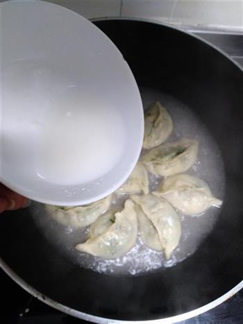 荠菜煎饺的做法步骤11