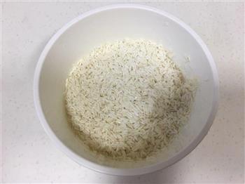 腊肠糯米饭的做法步骤1