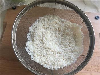 腊肠糯米饭的做法步骤2