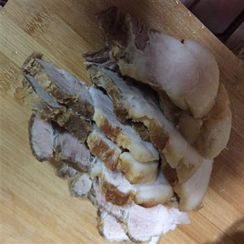 腊肉蒸箬笋的做法图解2