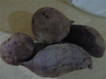 电烤箱版烤紫薯的做法步骤1