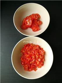 西红柿鸡蛋披萨的做法图解2