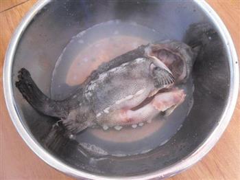 炖海参斑鱼的做法步骤2