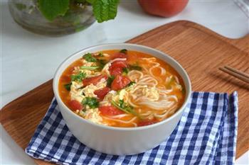 西红柿热汤面的做法步骤11