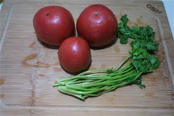 西红柿热汤面的做法图解2