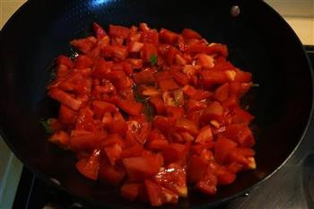 西红柿热汤面的做法步骤6