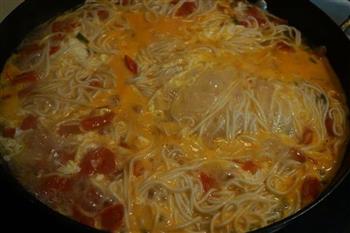 西红柿热汤面的做法步骤9