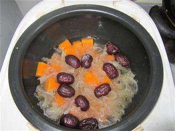 南瓜银耳红枣汤的做法图解5