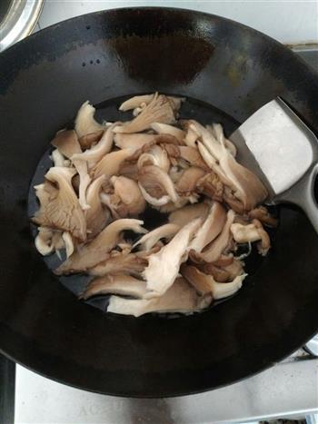 蘑菇汤的做法图解2