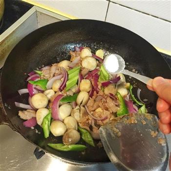 蚝油草菇炒肉片的做法步骤11