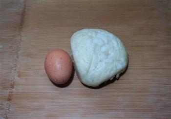 鸡蛋煎馒头的做法图解1