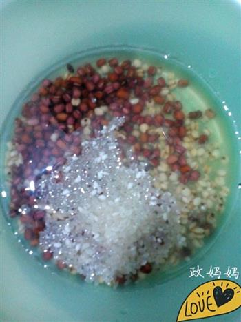 红豆薏米粥的做法步骤2