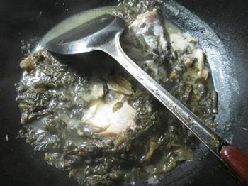 酸菜鱼头汤的做法步骤10