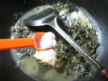 酸菜鱼头汤的做法步骤9
