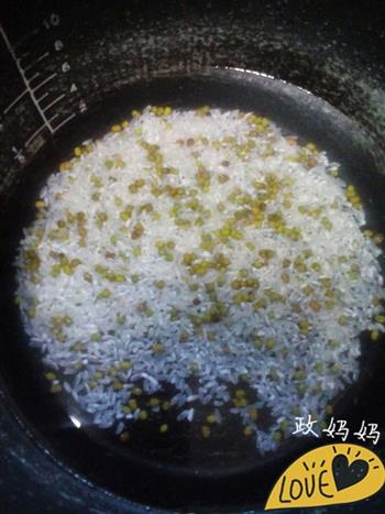 绿豆大米粥的做法步骤3