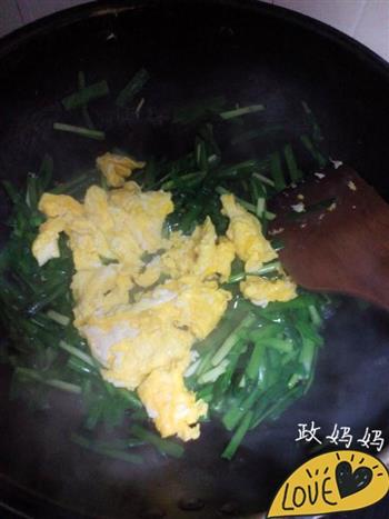 韭菜炒山鸡蛋的做法步骤5
