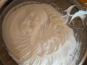 酸奶淋面戚风蛋糕的做法图解4