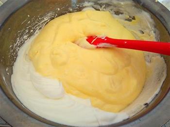 酸奶淋面戚风蛋糕的做法图解7