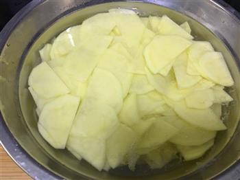 非油炸干锅土豆片的做法步骤1