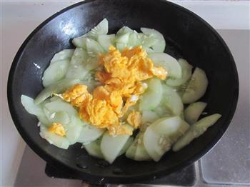 黄瓜炒鸡蛋的做法步骤7