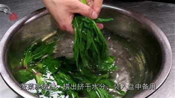 凉拌酸辣菠菜的做法图解1