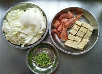 白菜大虾炖冻豆腐的做法步骤2