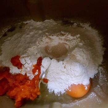 小鸡挤挤豆沙面包的做法步骤2