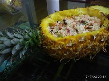 菠萝盅焗饭的做法步骤2