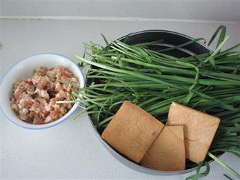 韭菜鲜肉煎饺的做法图解3