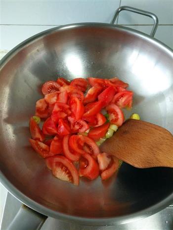 西红柿炸鱼汤的做法步骤6