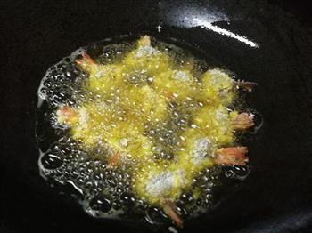 凤尾黄金虾的做法步骤3