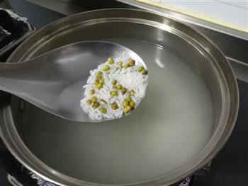 皮蛋瘦肉绿豆粥的做法步骤3