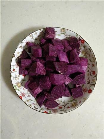 椰香紫薯银耳羹的做法步骤2
